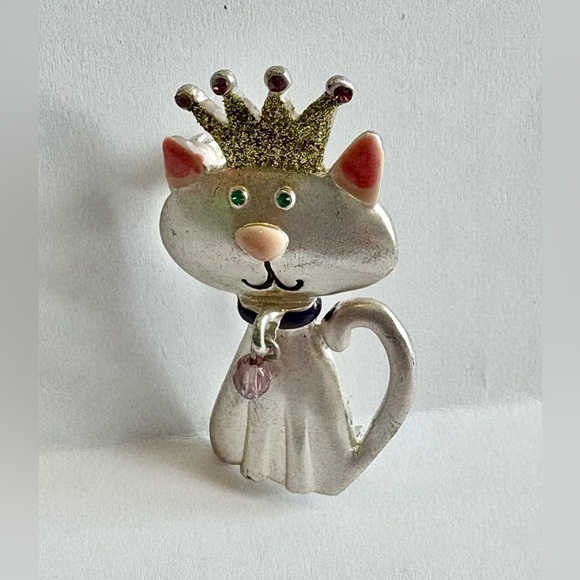 Adorable Queen Kitty Brooch TC - Picture 2 of 4